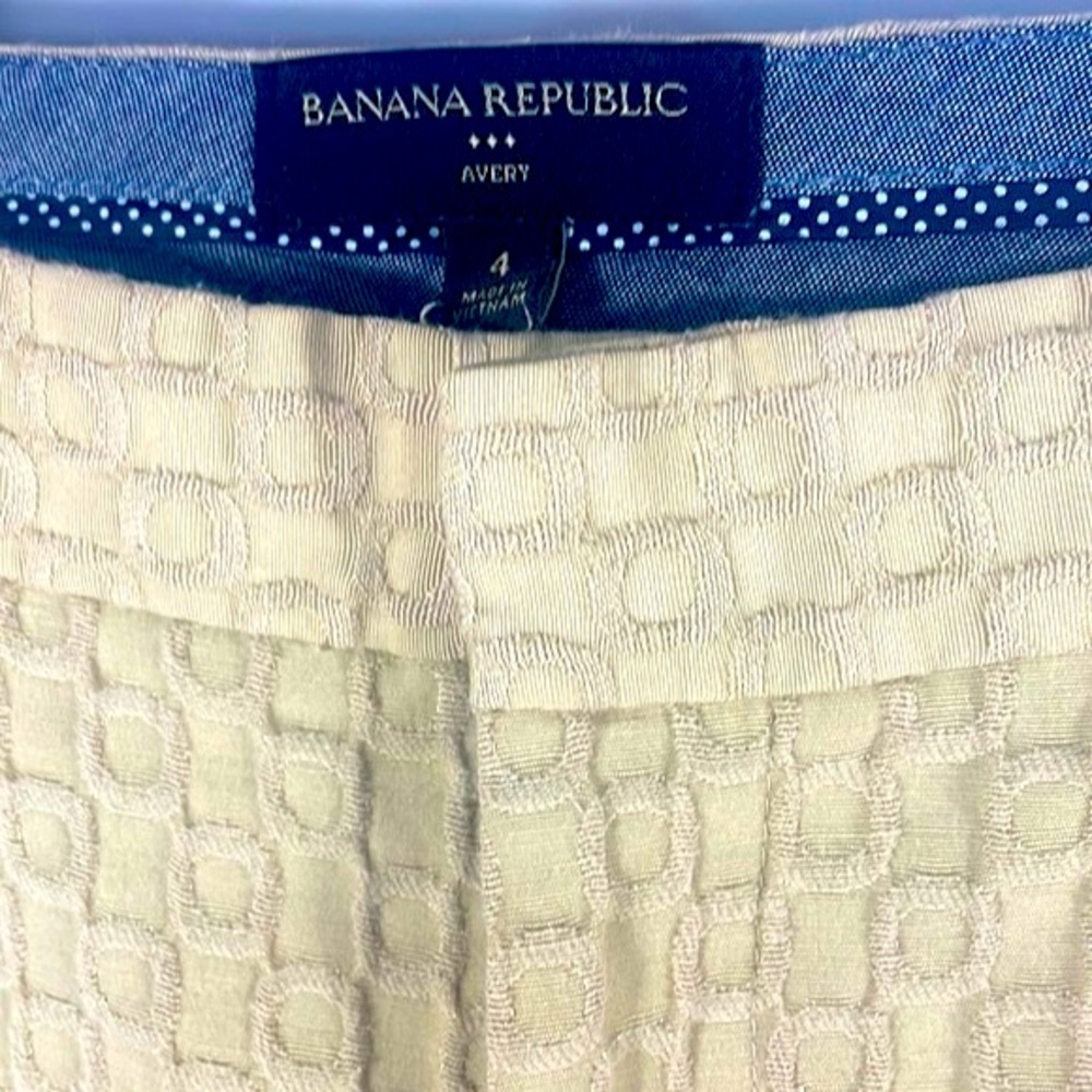Banana Republic Women’s, Size 4, Khaki, Avery, Textured pants - Picture 3 of 5
